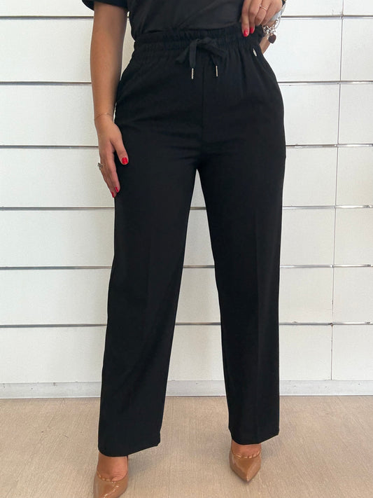 Pantalaccio nero con vita elastica e tasche per un look elegante e comodo