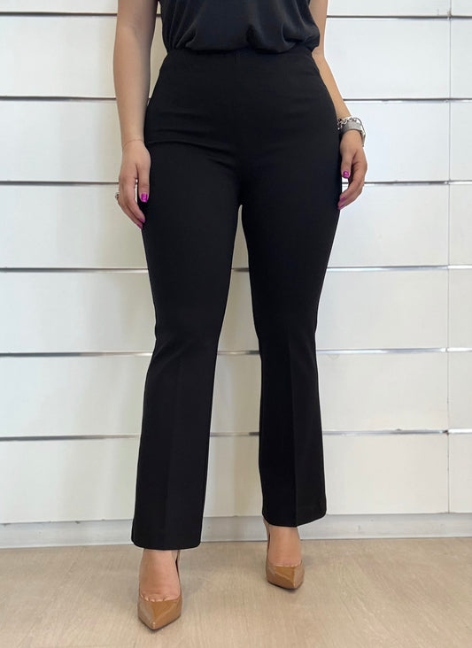 Pantalone cropped nero elasticizzato di Gaudì, ideale per un look elegante e comodo.