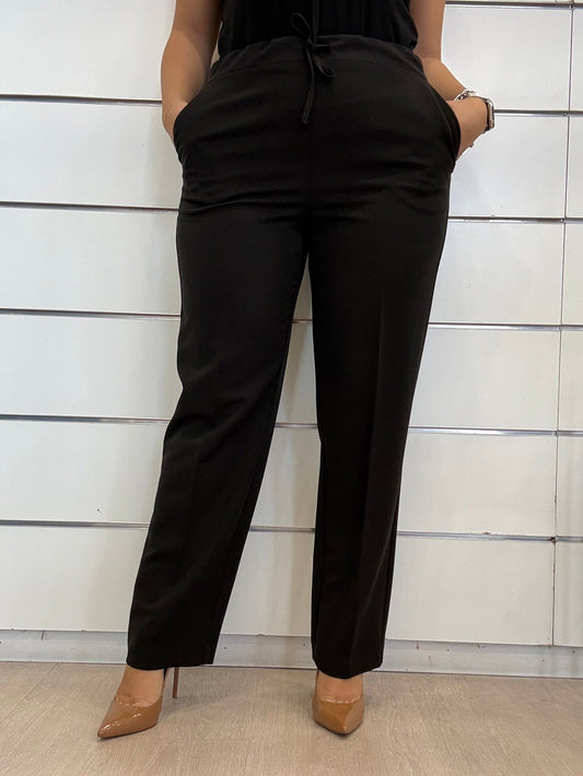 Pantalone nero a gamba dritta con elastico di Gaudì con tasche laterali e cintura regolabile