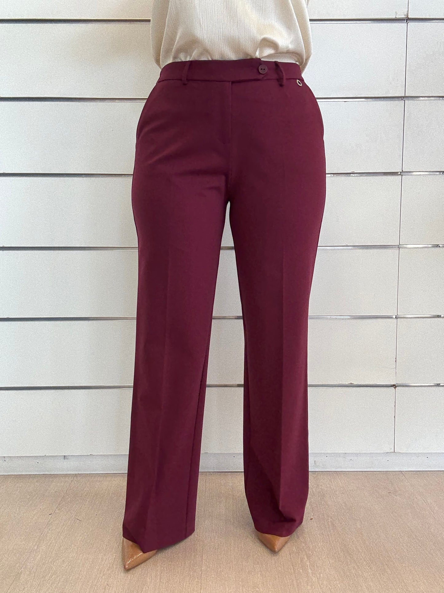 Pantalone vinaccia a gamba dritta ECO con vestibilità elegante per ogni occasione