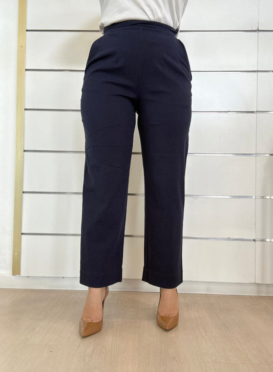 Pantaloni a vita alta con bottone blu di Molly Bracken, eleganti e versatili per ogni occasione