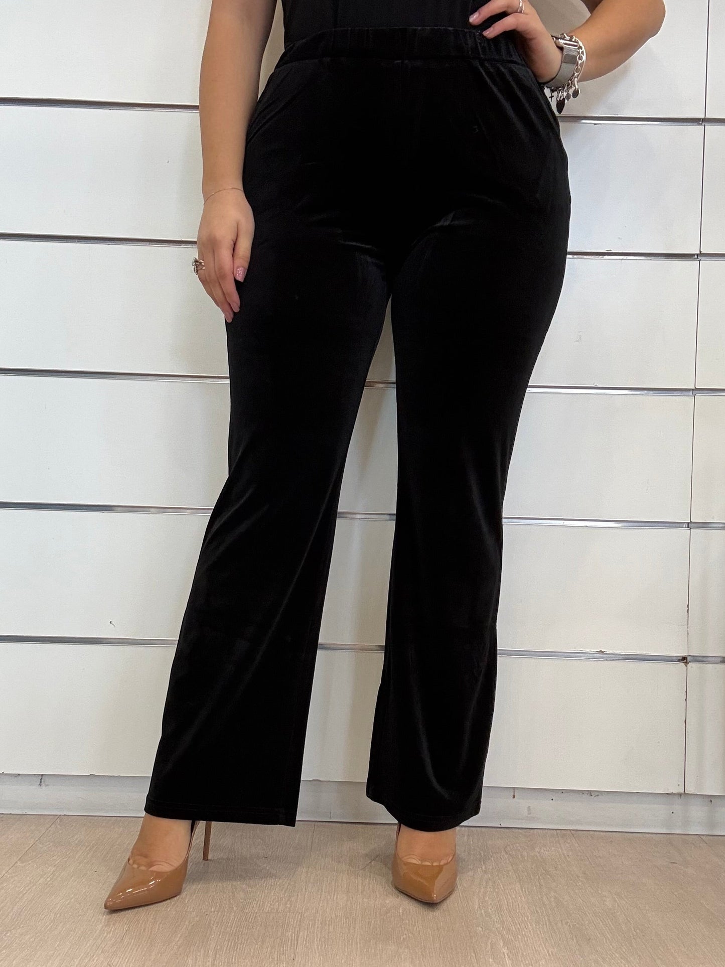 Pantaloni da donna con elastico in vita in velluto nero, eleganti e comodi per ogni occasione