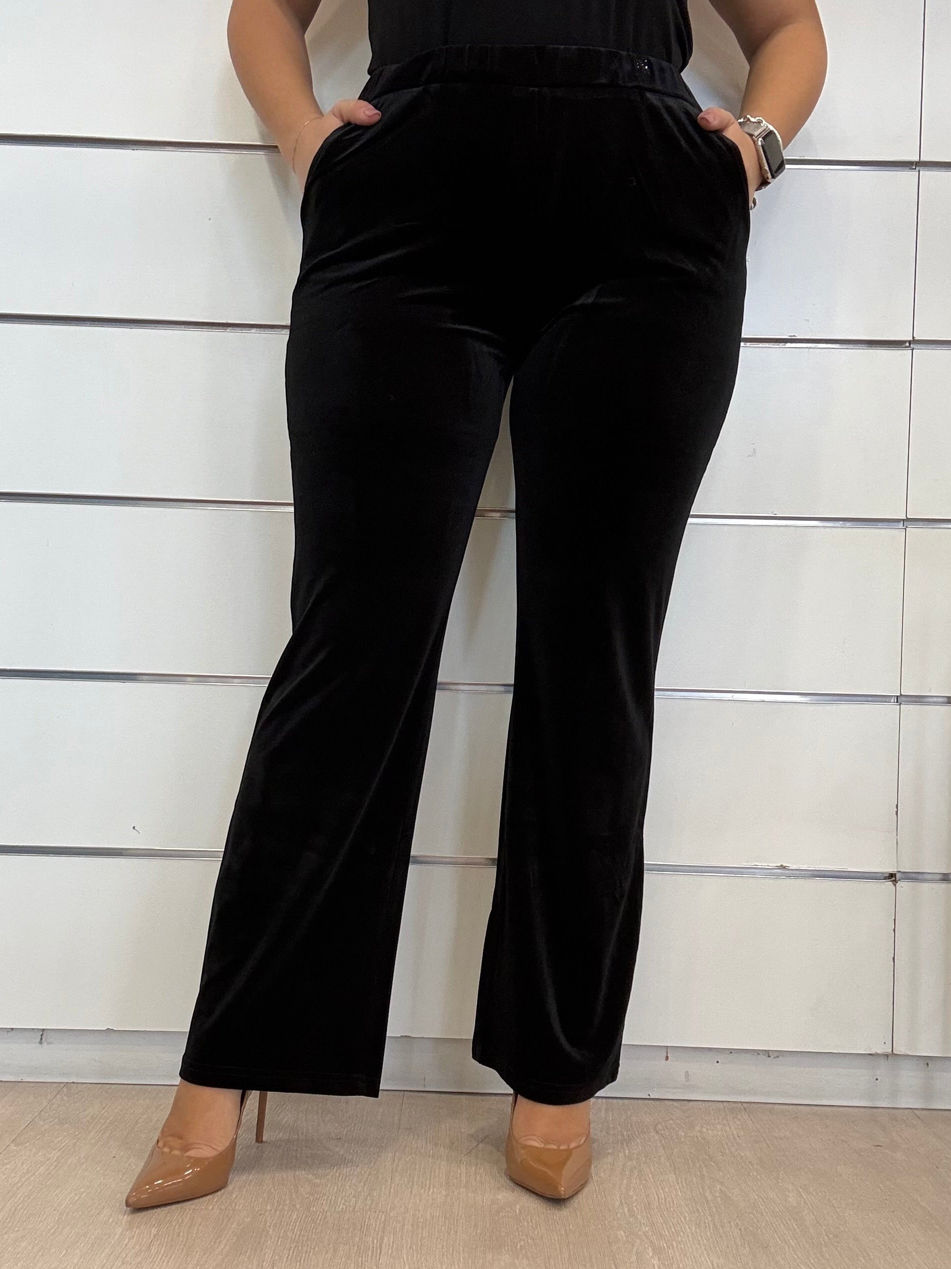 Pantaloni da donna con elastico in vita in velluto nero con tasche e vestibilità comoda