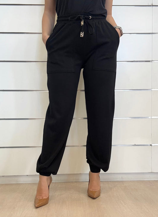 Pantaloni jogging nero da donna con coulisse logata, eleganti e comodi per il tempo libero