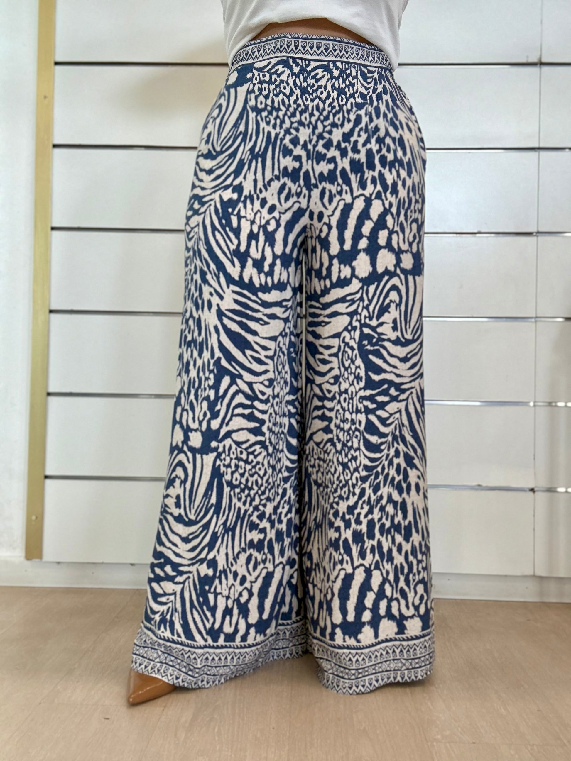 Pantaloni larghi zebrati di Molly Bracken con un design elegante e comodo, perfetti per ogni occasione