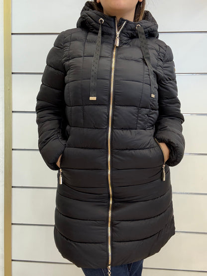 Piumino da donna trapuntato con cappuccio di Gaudì, colore nero, con zip e tasche laterali