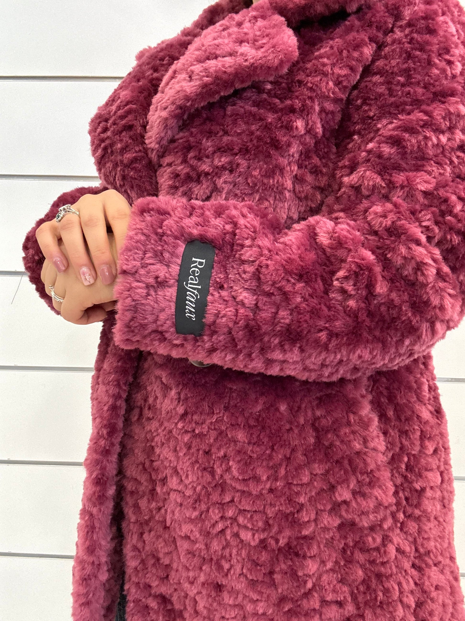 Giacca ecopelliccia teddy burgundi di Rino e Pelle con maniche lunghe e morbido design in peluche