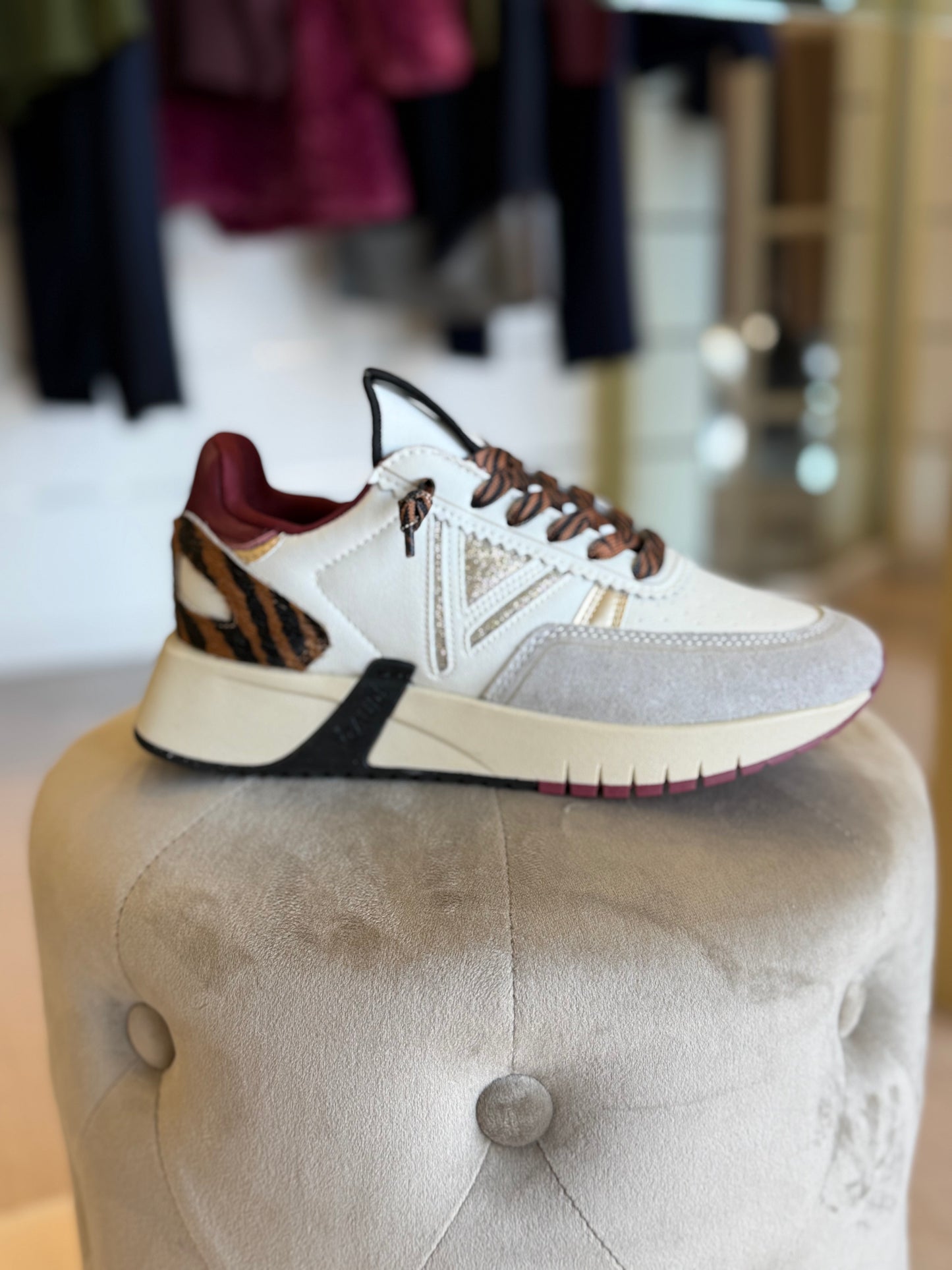 Sneaker donna pelle scamosciata Gaudì con dettagli in animalier e suola comoda