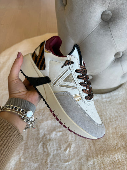 Sneaker donna pelle scamosciata Gaudì con dettagli unici e un design elegante