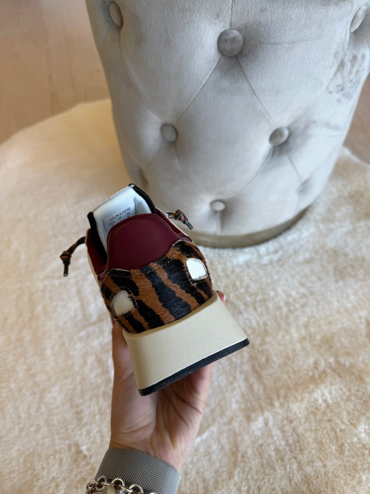 Sneaker donna pelle scamosciata Gaudì con stampa leopardata e dettagli eleganti