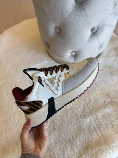 Sneaker donna pelle scamosciata Gaudì in bianco con dettagli alla moda e suola spessa