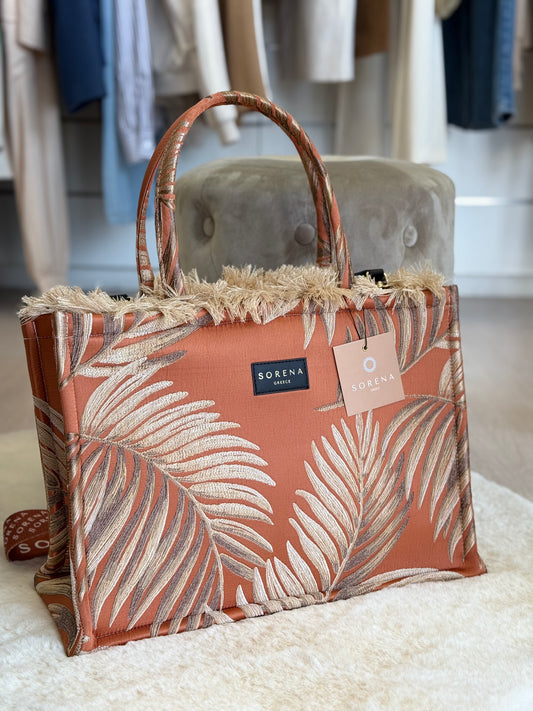 Sorena borsa a mano con design floreale in tonalità arancione, perfetta per ogni outfit estivo