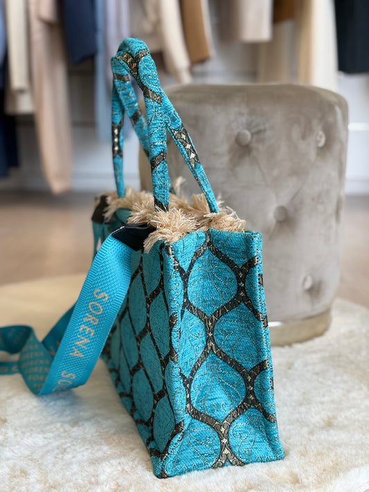 Borsa Sorena Handmade in azzurro con dettagli in pizzo, ideale per il tuo stile unico a Civita Castellana