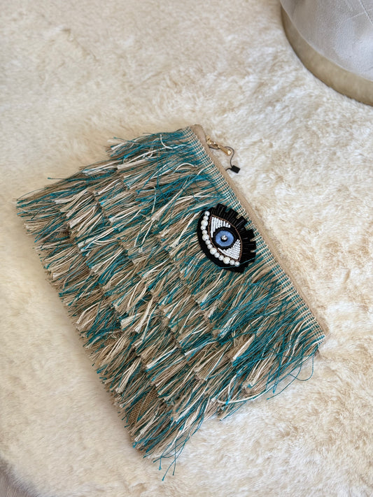 Pochette a mano Sorena clutch blu elegante con frange decorative e dettaglio occhio in perline