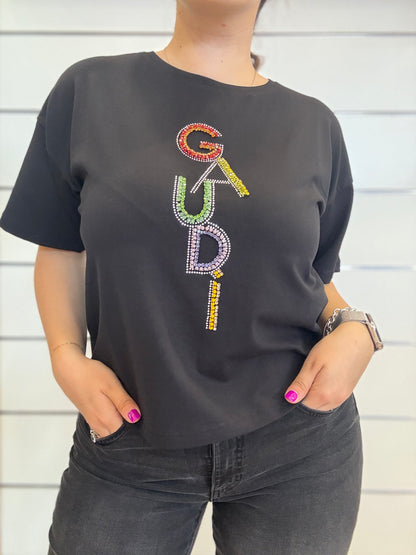 T-shirt donna nera con logo e strass di Gaudì, ideale per un look moderno e alla moda