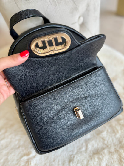 Zaino nero in similpelle di Gaudì con chiusura magnetica e dettagli eleganti